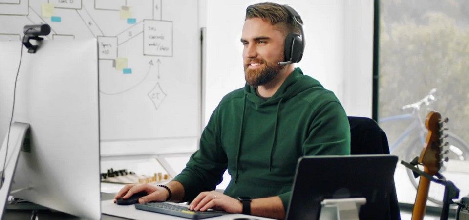 Logitech Zone Vibe 100 Wireless Headset - Off White Feature 2