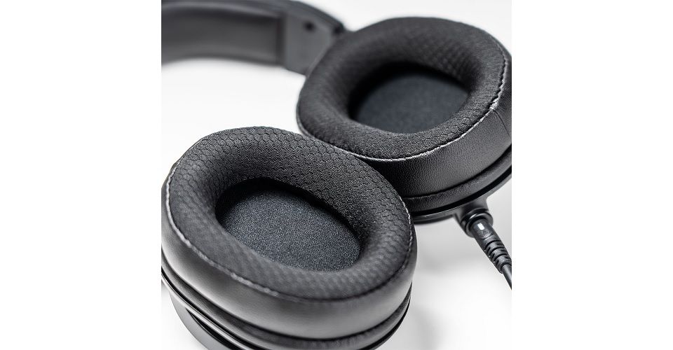 Audio-Technica Pair of Replacement Mesh Earpads for the ATH-M50x - Black Feature 1