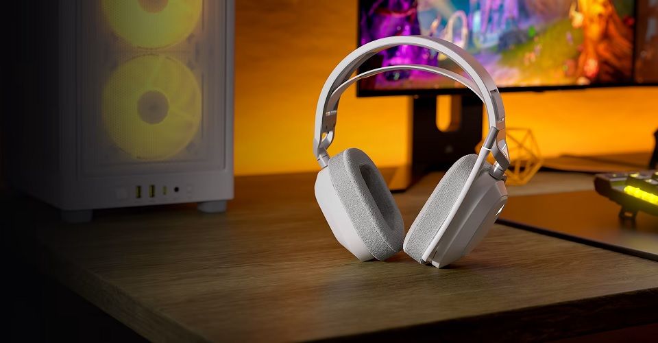 Corsair HS80 Max Wireless Gaming Headset - White Feature 2