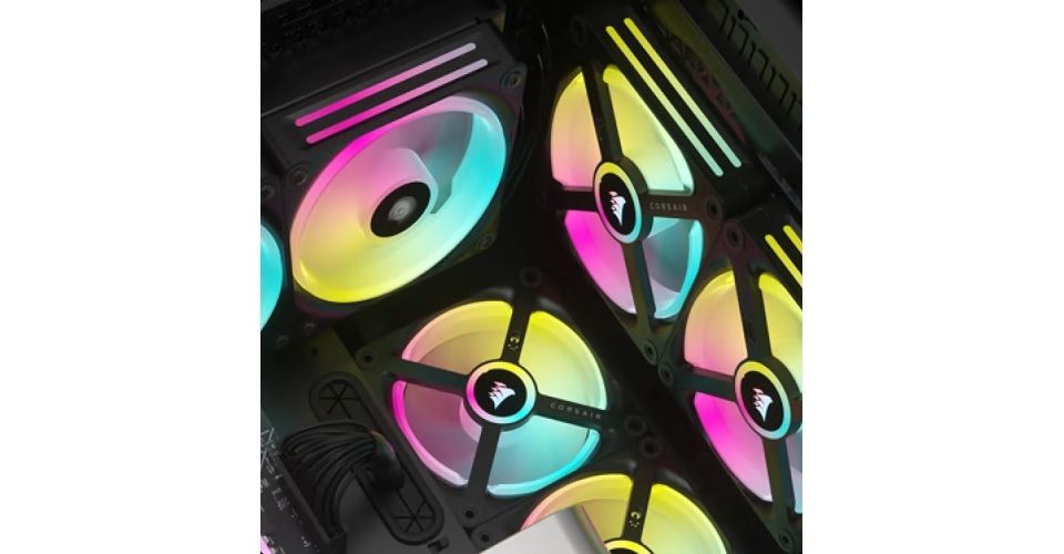 Corsair iCUE Link QX120 RGB 120mm Triple Fan Starter Kit - Black Feature 2