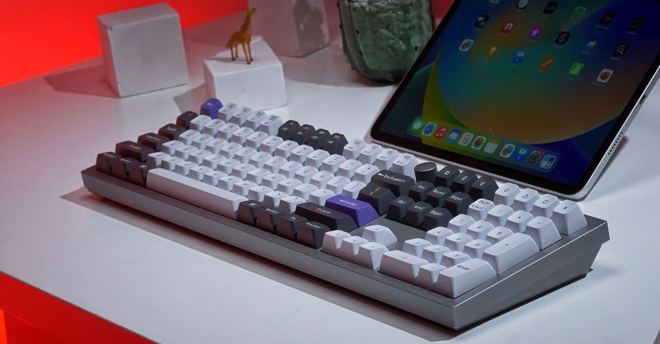 Keychron Q6 Pro QMK/VIA Brown Switch Wireless Custom Mechanical Keyboard - Silver Grey Feature 5