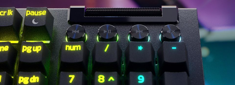 Razer BlackWidow V4 Pro US Layout Full Size Green Switch Mechanical Gaming Keyboard Feature 5